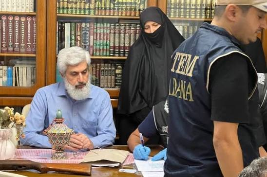 SON DAKİKA | ALPARSLAN KUYTUL VE EŞİ GÖZALTINA ALINDI Adana'da Furkan  Vakfı'na yönelik operasyon düzenlendi. Sabah saatlerinde gerçekleştirilen  operasyon kapsamında vakfın kurucu başkanı Alparslan Kuytul ile eşi Semra  Kuytul'un da gözaltına alındığı