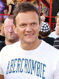 Zadebiutował w 1986 rolą druha pumy w filmie czarne stopy. Cezary Pazura Wikipedia Wolna Encyklopedia