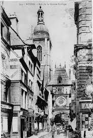 Rouen Rue Du Gros Horloge Ville De Rouen Rouen Village Francais