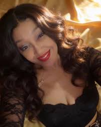 Soft smile, boss mindset! Glowing, grounded, and minding my business while  elevating everything around me. Peace looks real good