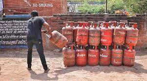 LPG Price Today (August 1): Commercial LPG cylinder price cut by Rs 36