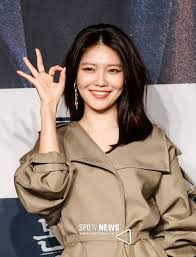 Je hoon made his acting debut in the 2007 short movie ''they live by night''. Choi Sooyoung Will Officially Join Lee Je Hoon To Appear In Netflix S Move To Heaven Zapzee Koreanbhai