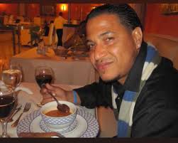 We really like this photo but can someone please remove the balcony screen  to the right and fill in with the background! 🧐 TIA!!