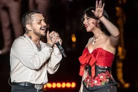 Christian Nodal y Ángela Aguilar desatan pasión en el escenario