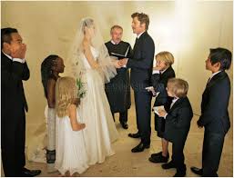 Inside Angelina Jolie And Brad Pitt S Wedding At Chateau Miraval Angelina Jolie Wedding Brad And Angelina Brad Pitt And Angelina Jolie