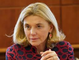 Elisabetta belloni è abituata alle prime volte, oltre ad essere il nuovo capo del dipartimento delle informazioni per la sicurezza (dis) della repubblica italiana. Mp8tdzym2opytm