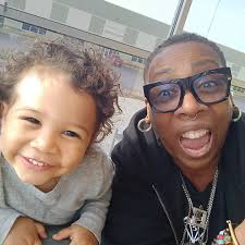 They call me the child-whisperer... Apparently @jai_solomon doesn't just go  to anybody... This pic was taken within 8 minutes of meeting him. We bonded  immediately & ate delicious cupcakes Love Bites by