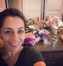 Mama wants her body back. My energy. My youth. My sparkle. 💫 I have known  for a long time food is medicine and it does more to our bodies that meets  the