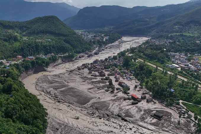 Hàng trăm người nước ngoài mất tích vì lũ quét ở ranh giới Nepal - Tây Tạng