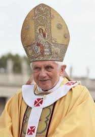 Des fins militaires est aujourd'hui plus que jamais un crime, non seulement à l'encontre de l'homme et de sa dignit?, mais aussi contre toute possibilité? Benoit Xvi Wikipedia