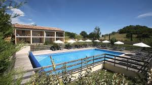 Exclusivité.idéalement situé sur un véritable belvédère avec vue panoramique sur la baie de cannes, les îles de lérins et le massi… Acheter Appartement T3 Avec Jardin Et Piscine Commune Luberon Paca