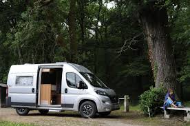 Accueillant de 2 à 5 personnes (comme le campster de pössl), nous vous proposons les meilleures marques pour voyager entre amis ou en famille. Vans Et Fourgons D Occasion Pourquoi Ils Sont Si Rares Le Monde Du Camping Car