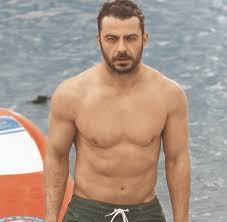Μας δειχνει την πιο ευαισθητη πλευρα του. Giwrgos Aggelopoylos Akraies Oi Ekdhlwseis Agaphs Apo Fans Apo Gymnes Fwtografies Mexri Emmonika Mhnymata Gpop Gr