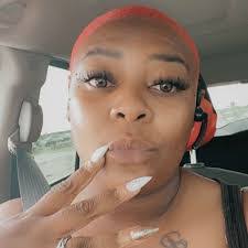 Sarah Roby's Instagram, Twitter & Facebook