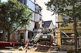 173 m² · 4.913 €/m² · 5 zimmer · 1 bad · haus · neubau · doppelhaushälfte · einfamilienhaus · solar. Ausgebranntes Haus In Ludwigsburg Erst Das Feuer Dann Der Zusammensturz Ludwigsburg Stuttgarter Nachrichten