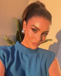 Danielle Loughnane's Instagram, Twitter & Facebook