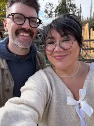 Prairie Gardens tradition 🍂🎃 Almost 10 years ago I worked at Prairie  Gardens Adventure Farm, and it's still one of my favorite fall spots.  Haunted houses, a cozy little petting zoo, endless