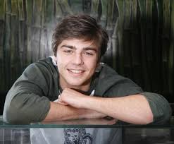 Lourenço ortigão is a 31 year old portuguese actor. Lourenco Ortigao O Novo Idolo Das Adolescentes