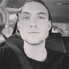 When she has 'No DMs' in her bio but you play LW 😉