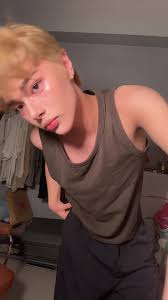 Mastering Hand Transitions in Video Editing