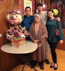 Explore tweets of ibu lurah @kampung_birahi on twitter. Terima Kasih Ibu Terima Faz Seadanya Lahirkan Seorang Imam Yang Membahagiakan Faz Untung Fazura Dapat Mentua Penuh Kasih Sayang Keluarga