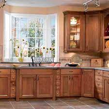 An interesting thing that we find in this design is that the picture seems to prove that the crown molding should not always have a uniform visual with the kitchen cabinets. Evwtykkldxwqcm