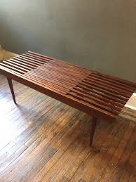 Mid Century Danish Modern Extendable Slat Bench Coffee Table This Piece Is A Timeless Classic With All The Functionality We Have Come To Expect From Danish Mod En 2020 Mobilier De