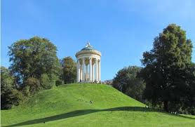Der englische garten wird durch den isarring als teil des mittleren rings in einen südlichen teil und in einen nördlichen teil getrennt. Monopteros Munchen Tempel Mit Grandioser Aussicht