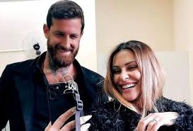 May be an image of 1 person, standing and outdoors . Cleo Pires Choca Ao Revelae Ter Tido Caso Com O Marido Ha Alguns Anos