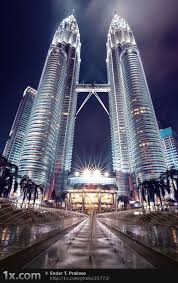 44 Beautiful Examples Of Architectural Photography Architecture Photography Photography Elements Symmetrical Balance