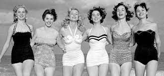 Die mode der 50er jahre bei den männern legte besonders großen wert auf edle hemden aus speziellen stoffen welcher verhindern sollte, dass. Sexy 50er Jahre Mode Bikinis Und Hubsche Badeanzuge Rockabilly Rules Magazin