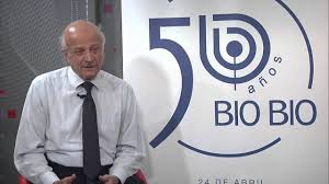 It covers news, sports, music, economics, and international relations. Salvador Schwartzmann 50 Anos Radio Bio Bio Youtube