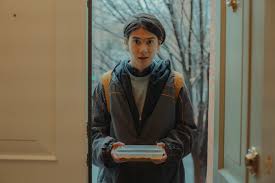 Hnya meninggal, seorang remaja berangkat ke new york untuk mencari ibunya yang terasing dan. Sudah Tayang Di Netflix Ini 3 Alasan Untuk Nonton Film Ali Dan Ratu Ratu Queens Tabloidbintang Com
