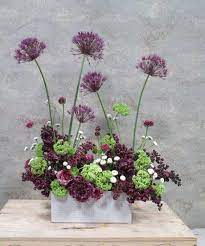 Allium Symbol Of Stinky Beauty Modern Flower Arrangements Creative Flower Arrangements Floral Art Arrangements