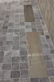 Inspired by the aesthetics of large blocks of rock salt extracted from underground mines and also used for the construction of walls and salt crystals, the rock salt of cerim collection reimagines the taste of an evocative naturalness capable of making living spaces contemporary. Primecollection Cima Di Castello Mosaik Grigio 30x30 Cm Dusche Fliesen Mosaik Dusche