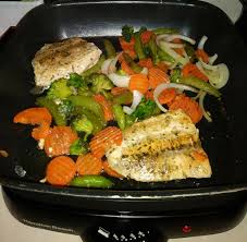 This Healthy Easy Steamed Pink Salmon And Veggie Meal Cost Me 3 Frozen Individual Pack Of Salmon 4 In The P Veggie Recipes Frozen Veggies Paleo Diet Recipes