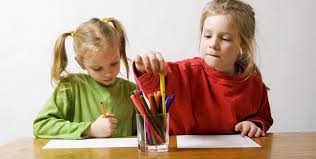 Eine frau, die ein zweijähriges kind hat, bewirbt sich in deutschland um eine stelle. Filzstiftflecken Entfernen So Bekommt Man Filzstift Aus Kleidung Raus