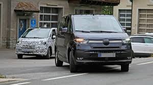 This first image gives little away about the new transporter's styling, but it'll likely be an evolution of the outgoing model's design, albeit with a few touches lifted from the brand's current. Vw T7 2021 Im Ersten Vergleich Mobile De