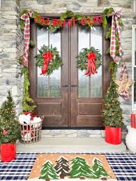 Crafty + classic christmas table setting 12 photos. Take A Virtual Tour Of Area Homes Decorated For The Holidays