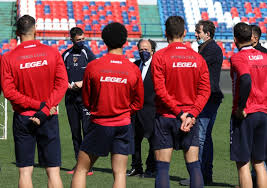 Currently the team plays in serie c, the second tier of italian football, after earning promotion from serie c on 16 june 2018 by winning the league playoffs. Cosenza E Una Vigilia Senza Le Dichiarazioni Di Occhiuzzi Tifo Cosenza