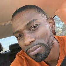 Dee Von's Instagram, Twitter & Facebook