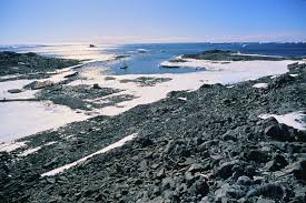 Commonwealth Bay - Mawson's Hut to the Left | Antarctica NZ