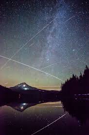 Meteorite Trails At Mt Hood Oregon Night Skies Perseid Meteor Shower Sky