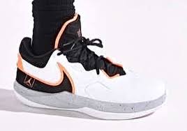 The zeiss cp.3 lenses offer the perfect combination of high image quality and reliable usability. Chris Paul Phoenix Suns Jordan Cp3 Xiii Release Sneakernews Com