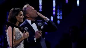 Respecto a su embarazo, tvn señaló que maría luisa es completamente asintomática, su guagua está en perfectas condiciones, y está tomando todos los resguardos necesarios con los miembros de su familia. Martin Carcamo Le Rinde Homenaje A Felipe Camiroaga Sobre El Escenario De Vina 2019 Meganoticias