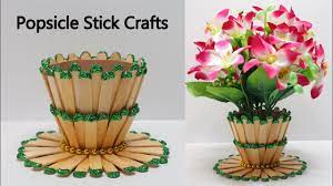 Pembuatannya sangat mudah sekali dan kerajinan dari stik es krim berupa vas bunga ini memiliki banyak bentuk, mulai dari bentuk gentong, spiral, gelas, tabung. Ide Kreatif Vas Bunga Dari Stik Es Krim Popsicle Stick Craft Youtube