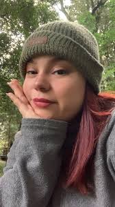 PARTICIPANTE N° 44: 📸 Violeta Morales @_.killmymind Título: Brillo del  bosque: Misterio viscoso Descripción: En una salida a terreno de mi carrera  me encontré en medio del bosque un hongo muy peculiar,