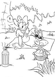 May 14, 2021 · free summer coloring pages to download choose from pictures of children swimming, snorkeling, building sandcastles at the beach, cooling off in the pool, eating picnics, summer camp activities like canoeing and sailing, and sitting around the campfire toasting marshmallows! Daisy Duck Picnic Day Coloring Page Netart Dibujos Para Colorear Dibujos Colores