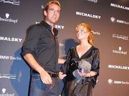 Er hatte alles erreicht, was man als metzelder sei sozial isoliert, freunde hätten sich von ihm abgewandt. Michael Michalsky Liefert Mode Fur Die Krise Und Einen Promiauflauf Am