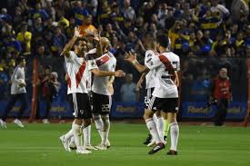 Asentado sobre el barrio de la boca, la bombonera debe su apodo a unos bombones que le. River Vencio 2 0 A Boca En La Bombonera En El Superclasico Conmebol